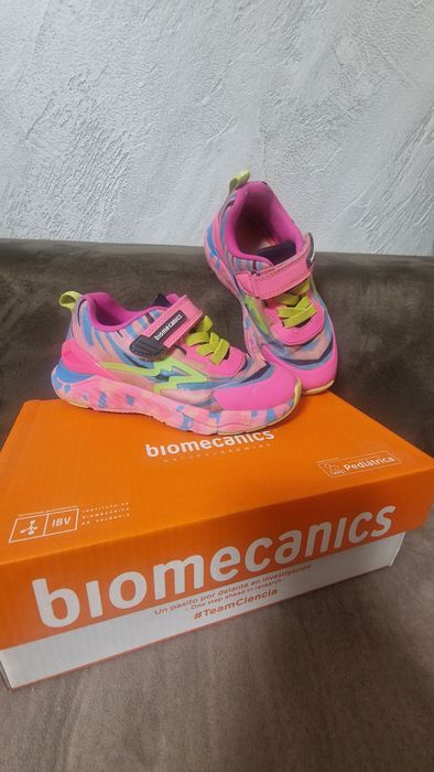 Обувки на Biomechanics