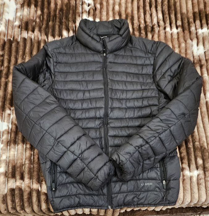 Продавам яке на PULL & BEAR M размер много запазено