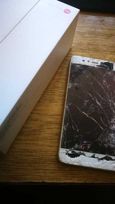 Huawei P10 счупен екран