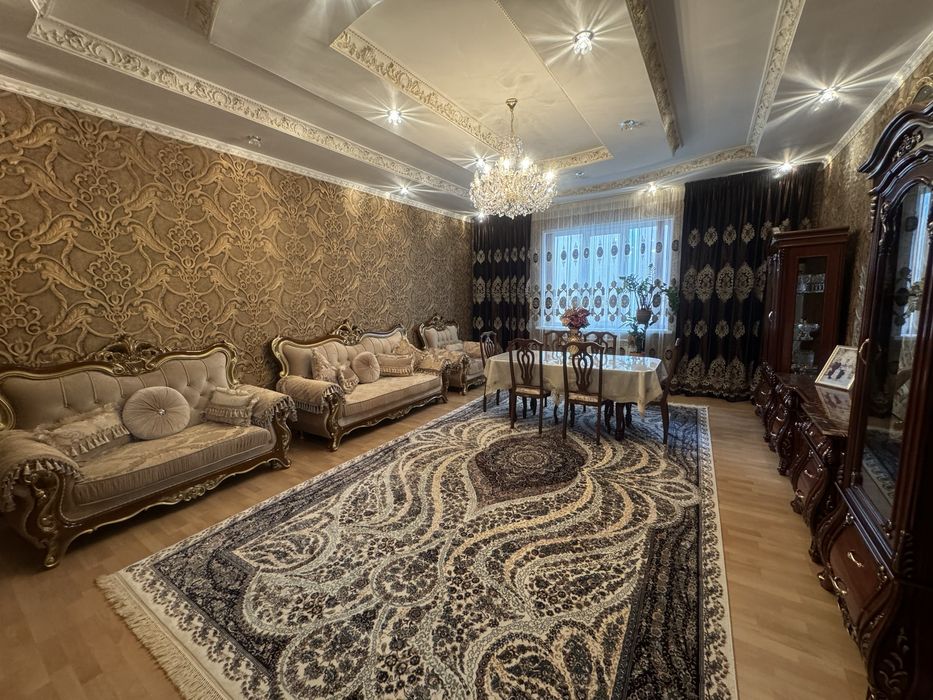 Стенка , диваны и спальня