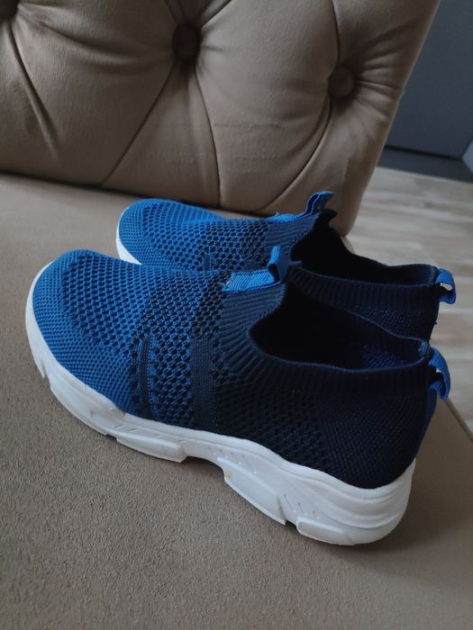 Продам кроссовки на мальчика