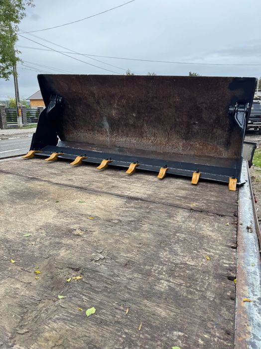 Cupa multifuncțională buldoexcavator