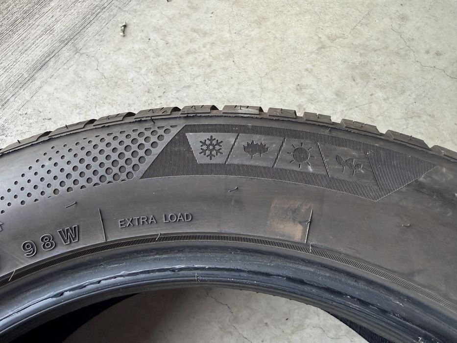 2бр. ОТЛИЧНИ ВСЕСЕЗОННИ Гуми С Борд 215/55R/17 -IMPERIAL- DOT:0122- 7.4мм.