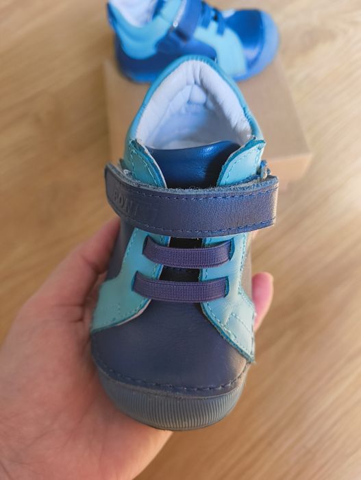 Продавам  детски кожени обувки Ponki