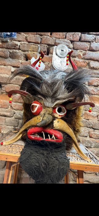 Кукерски маски от кожа и дърво