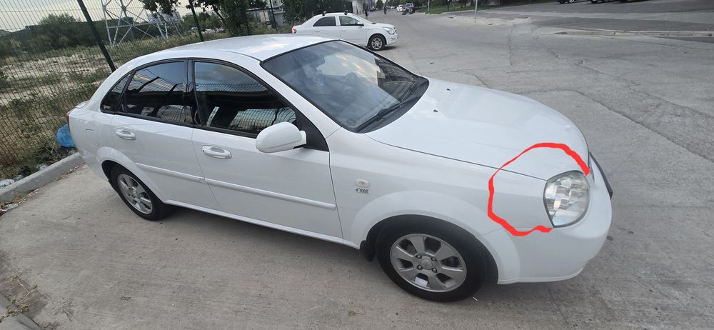 Lacetti 1.8 sotiladi