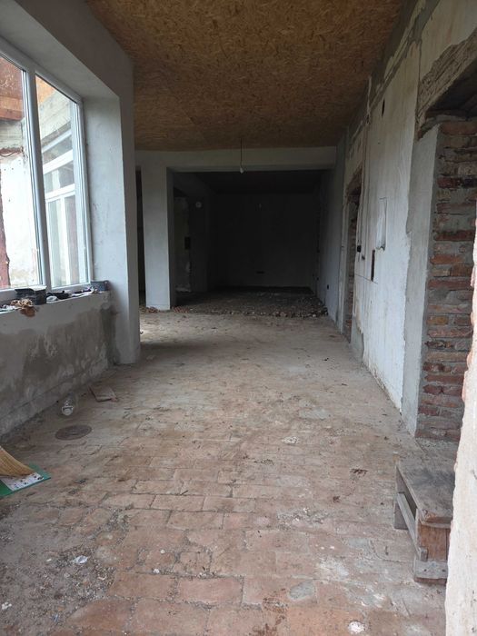 Casa cu teren spatios la tara