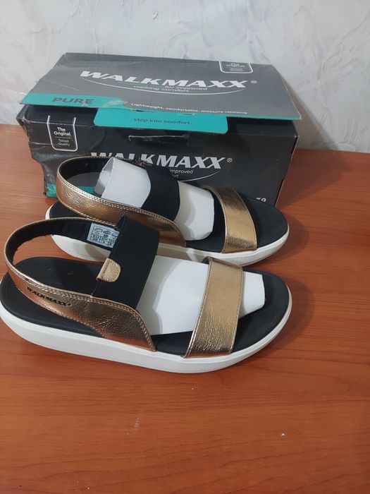 Продам новые босоножки