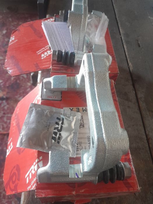 Продам передние супора. Новые. Торг.