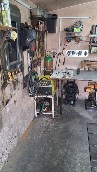 Vulcanizare auto cu sudură jante de aliaj.