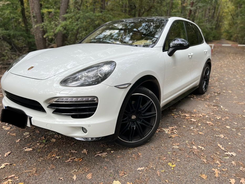 Porsche Cayenne GTS 2012 Panoramic