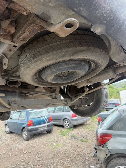 Chrysler Voyager 2.5 Dizel CRD 143 к.с. 2001 г. на части