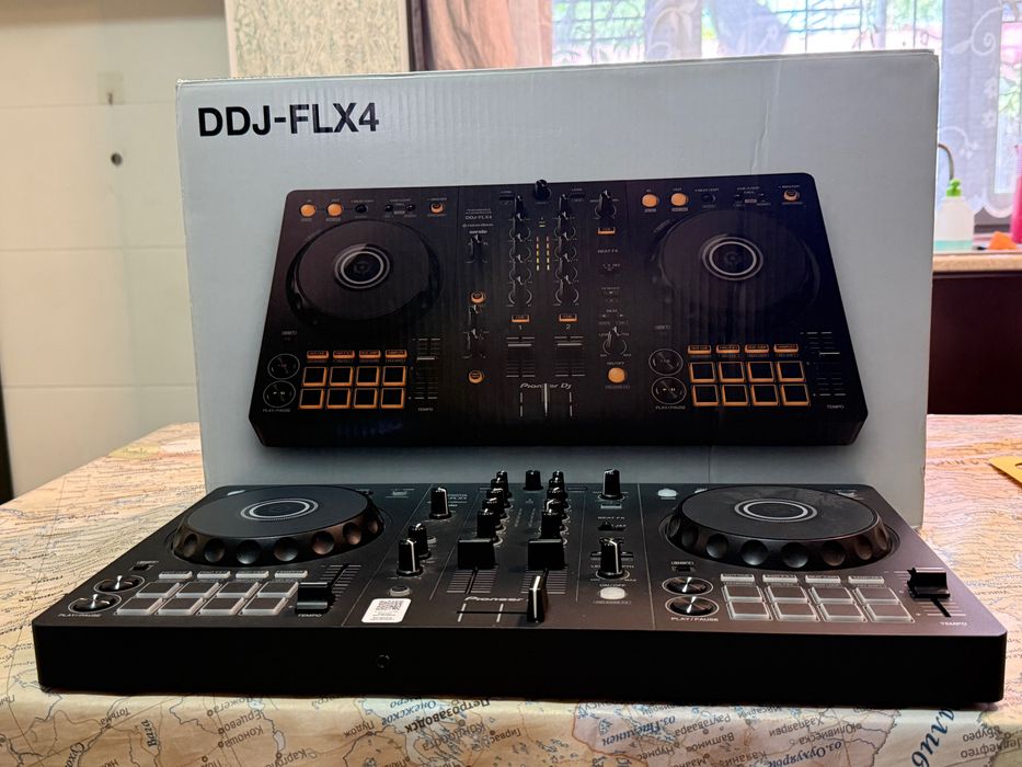 Контроллер Pioneer DJ DDJ-FLX4