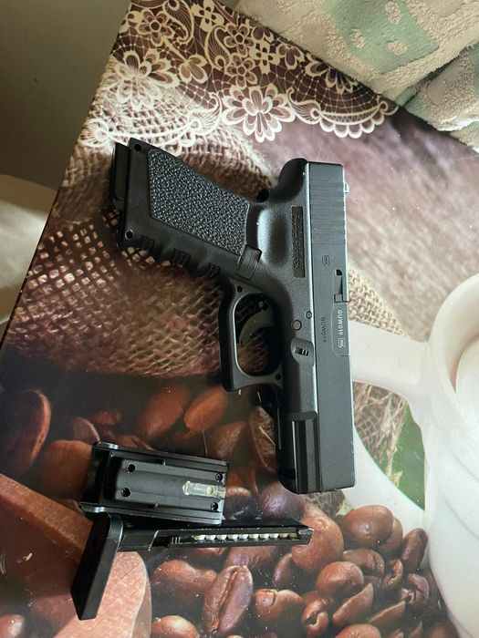 Vând Pistol AirSoft