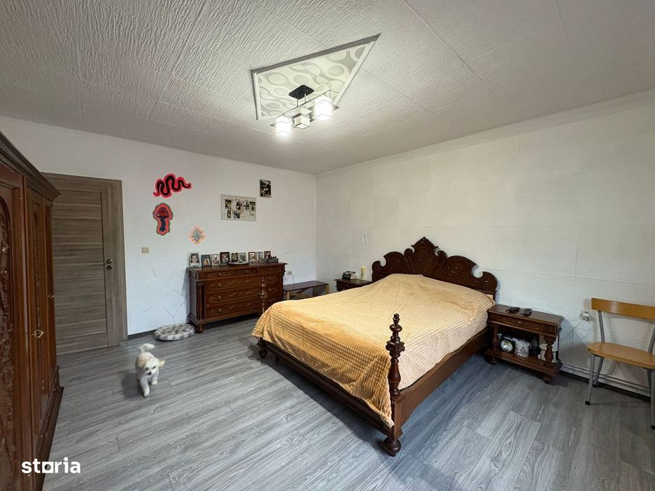 Apartament la casa cu 4 camere, balcon si curte - zona Lazaret