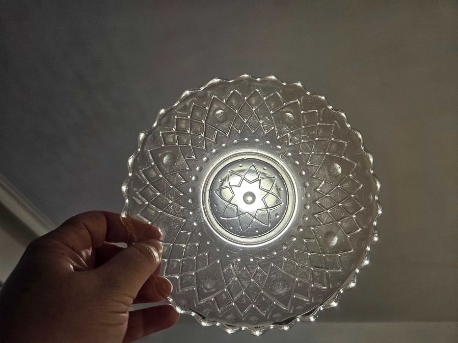 Ретро съдове от цветно стъкло за допълване на сервизи