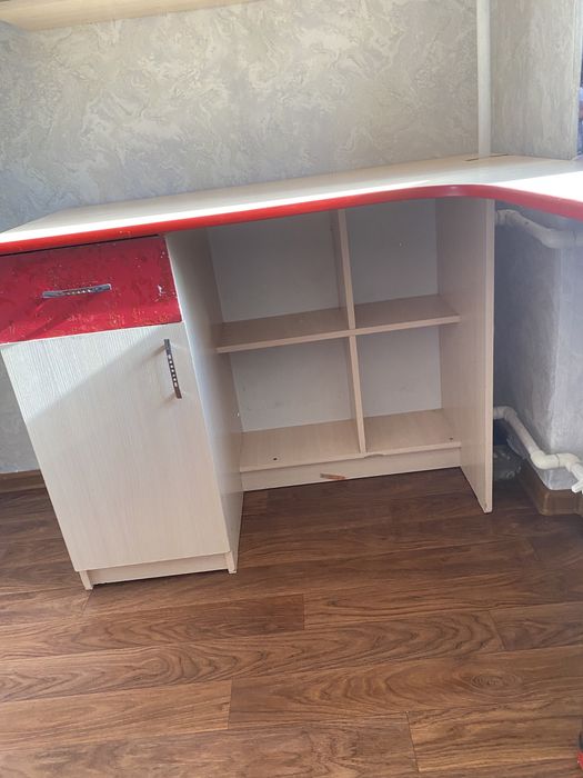 Стол с шкафчиком