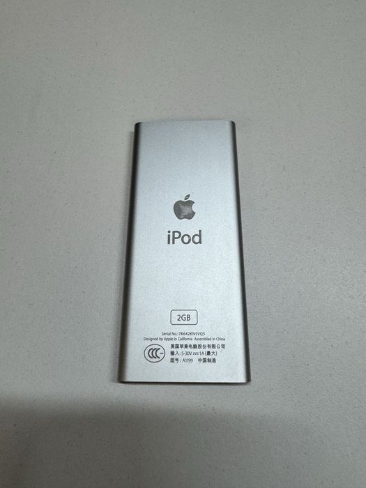 Оригинален Apple iPod Nano 2nd Generation 2GB (A1199) Сребрист – С кутия и слушалки (с качена музика)