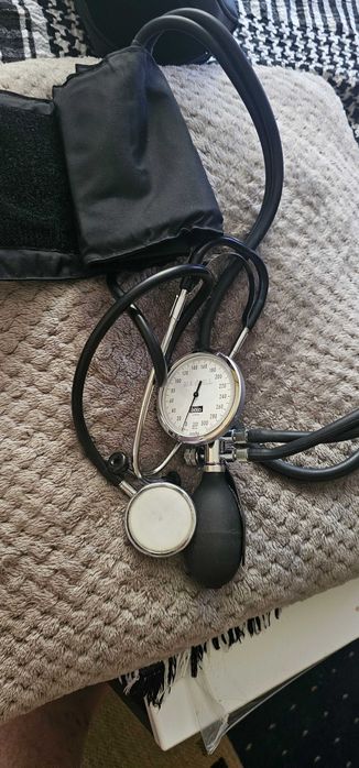 stetoscop si aparat luat tensiunea