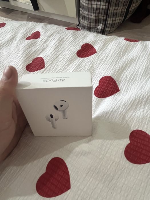 AirPods 4 Active Noise Cancellation