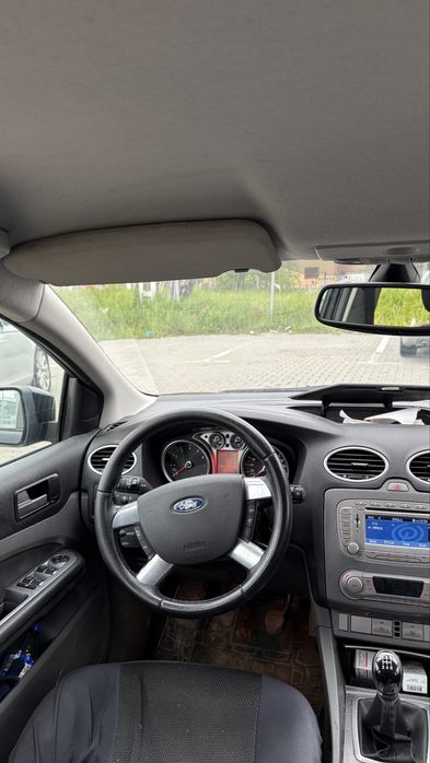 Ford focus 1.8 benzina.