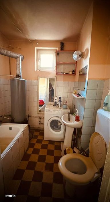 Apartament cu 3 camere si balcon, decoamandat, spatios si calduros in