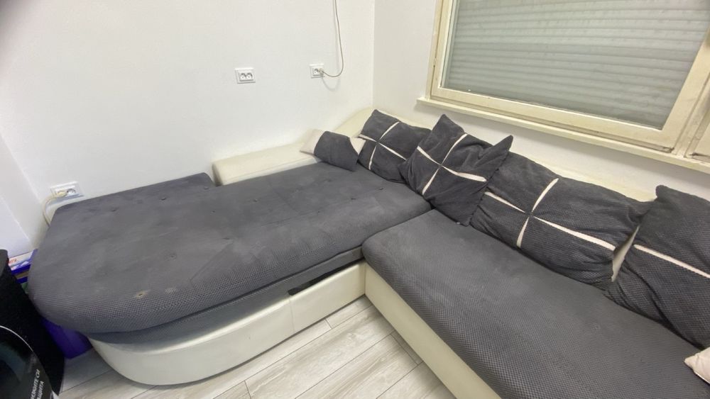 Ъглов диван.