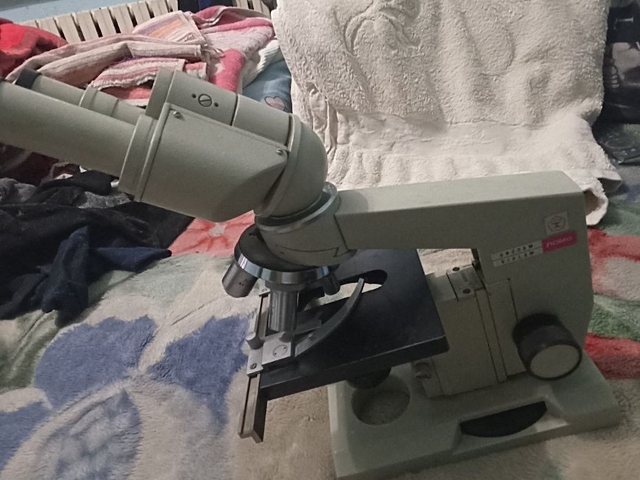 Микроскоп профессиональный биполярный с набором окуляров