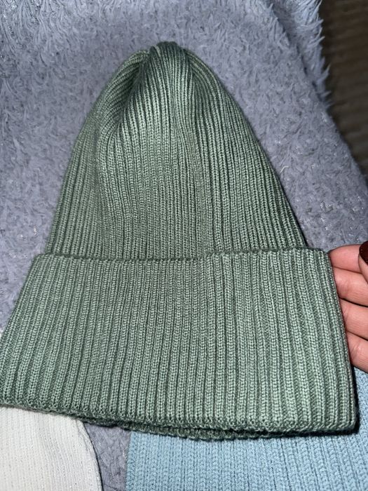 Продам шапки новые