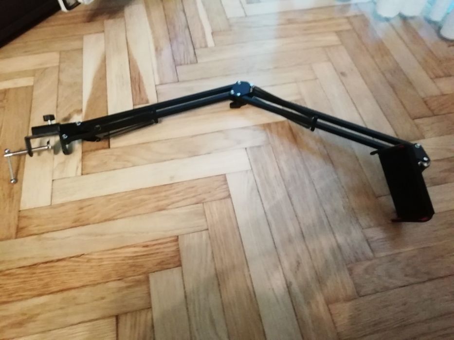 Vand brat cu 4 DOF pentru telefon