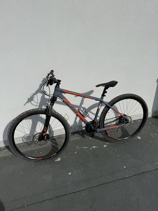 Bicicleta KTM Peak Disc LTD 29” – M/48 cm – frane hidraulice Shimano