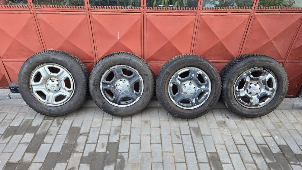 Jante cu anvelope Duster 215 65 16 m+s