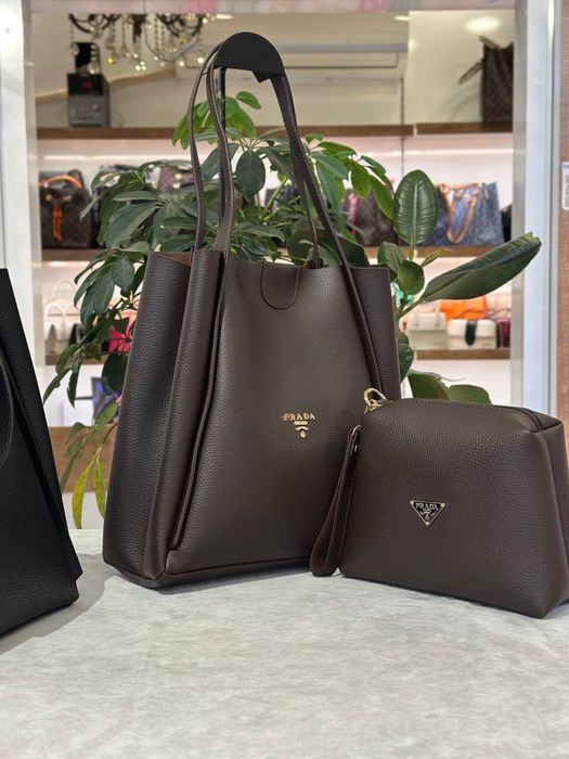 Geanta Prada noua !!! Dimensiuni 34/30 !!!