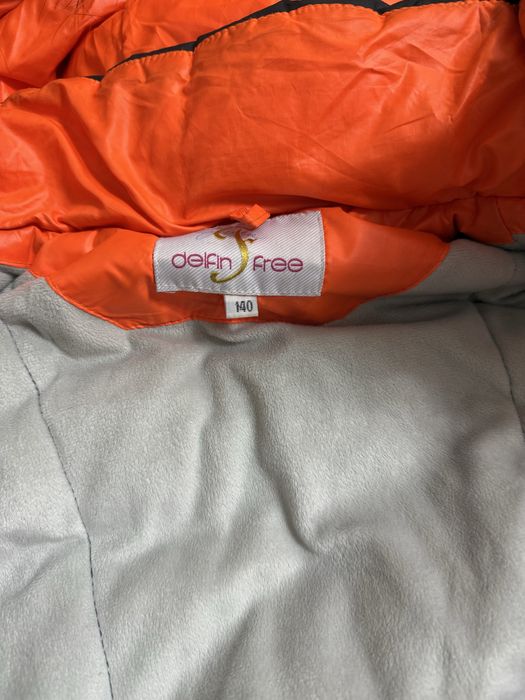 Продам зимнюю куртку для девочки