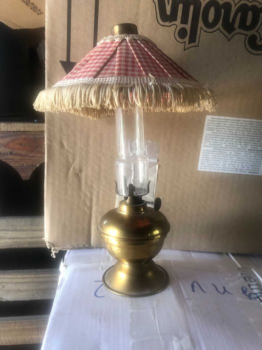 продавам работеща старинна газова лампа