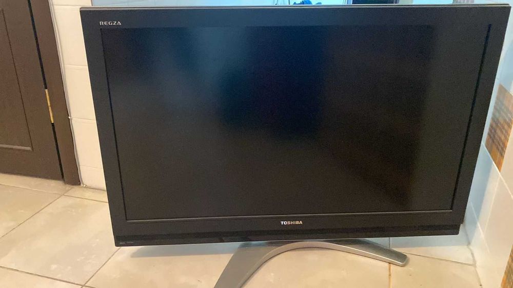 Телевизор Toshiba 42 дюйма LCD