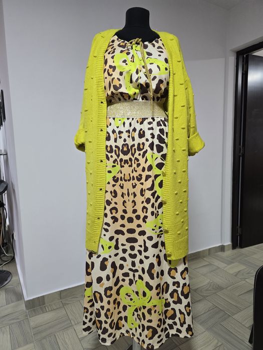 Rochie lunga animal print, talie elastica;