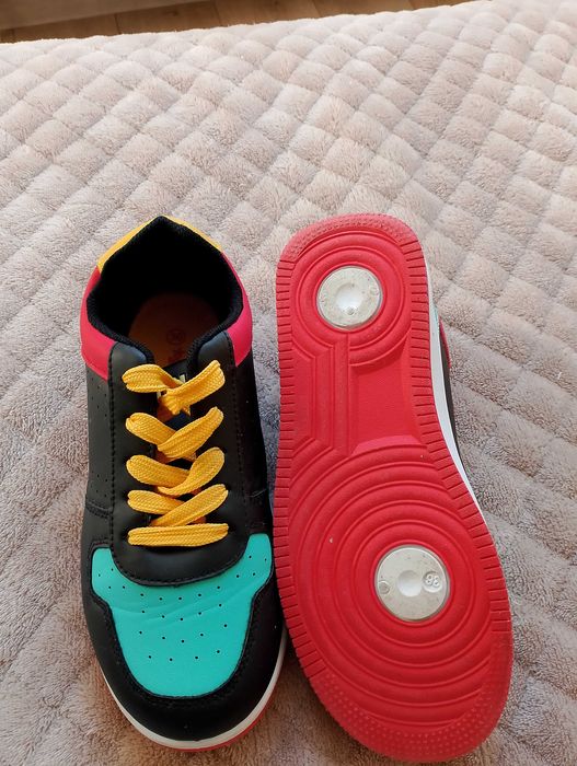 Ботуши, маратонки, кецове