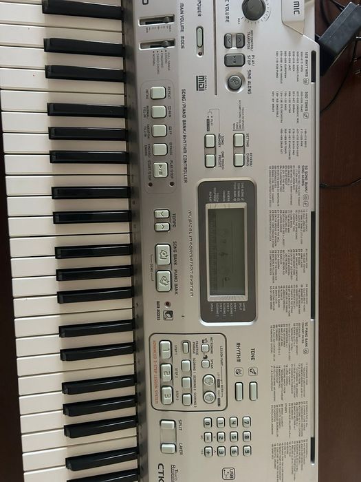 Продам синтезатор Casio