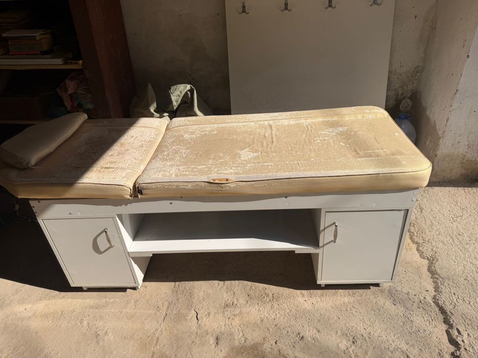 Продам кушетку! 15 тыс окончательно, норм состояние