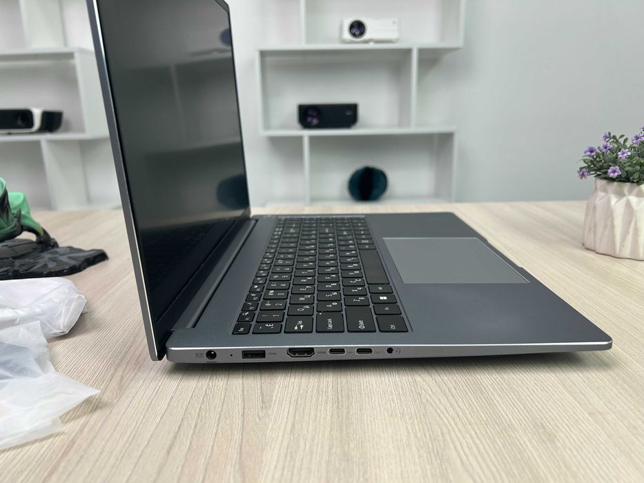 Продается ноутбук Zentek AMD Vision 8845HS