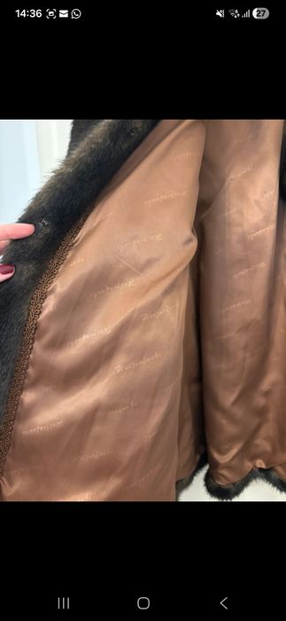 Haina de blana (nu stiu daca este naturala) dar superba