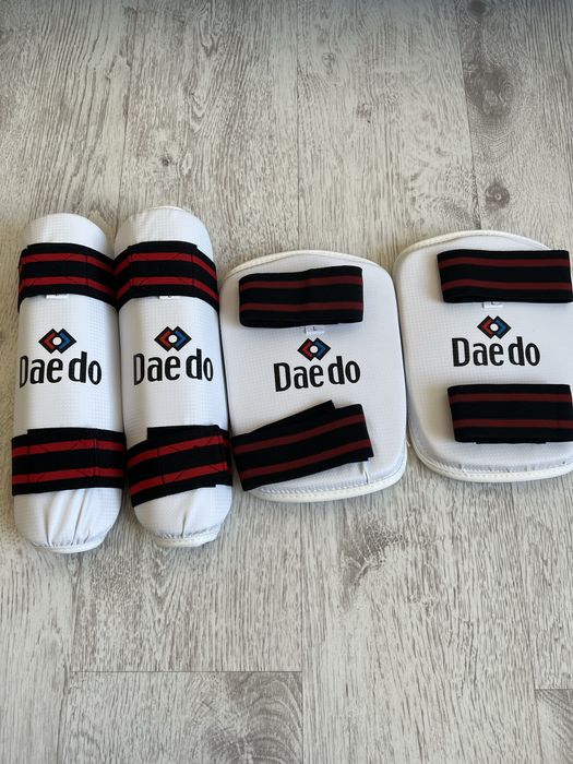 Продается форма для таэквандо и экиперовку