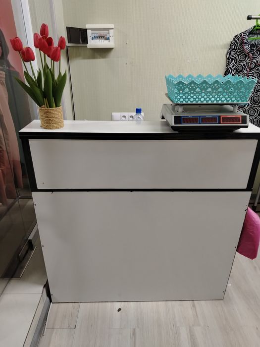 Мебель для магазина одежды