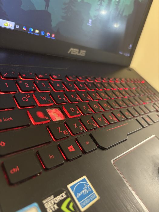 Лаптоп ASUS ROG Strix GL553VD – i7 / GTX 1050 / SSD + HDD / Геймърски