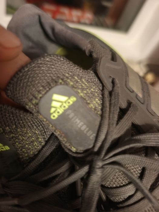 vând adidași Nr 43