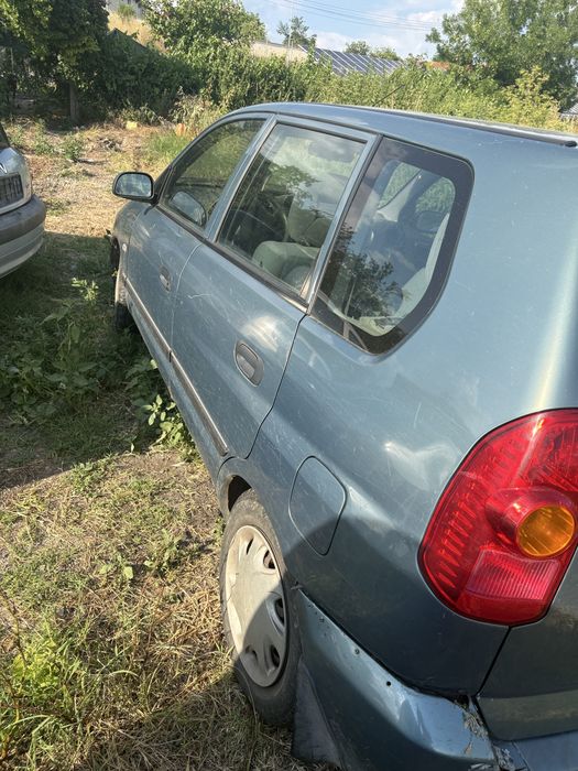 Продава се на части Mitsubishi Spce Star 2002
