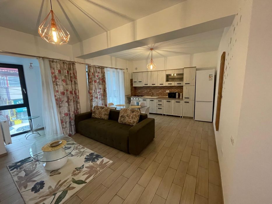 Inchiriez apartament