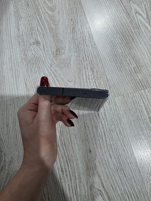 Samsung Galaxy S23 Ultra – 256 GB – Funcțional, DAR cu ecran spart