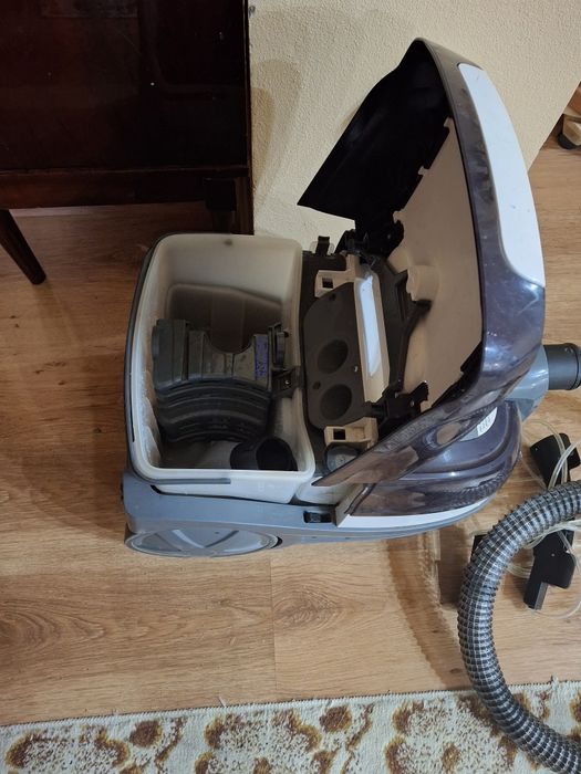 Aspirator cu spalare Bosch